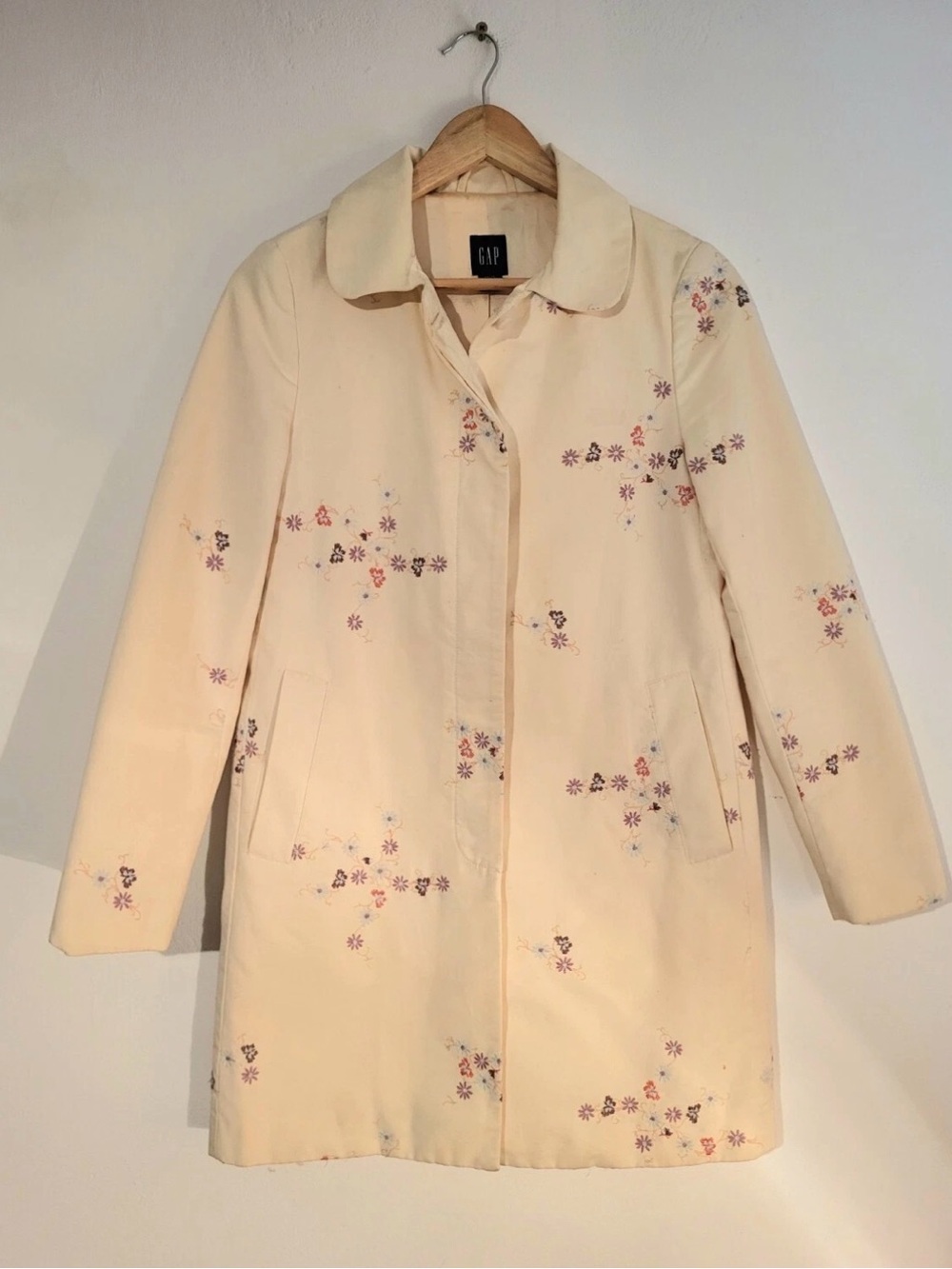 GAP Cream Floral Button-Front jacket with embroidered flowers